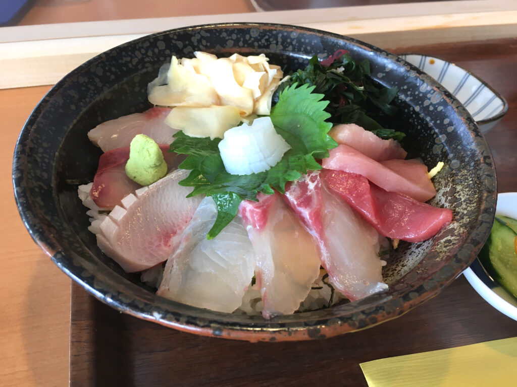 平戸瀬戸市場・不動の1位海鮮丼