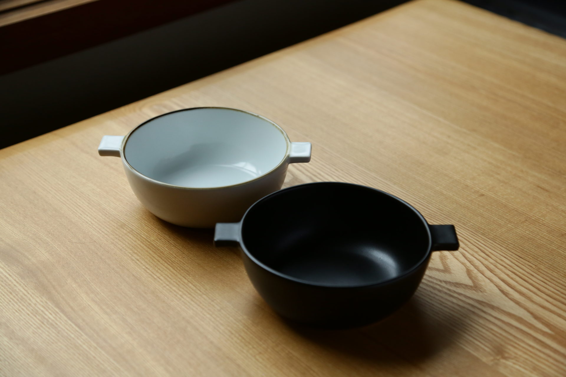 和山のグラタン皿を２種類並べて