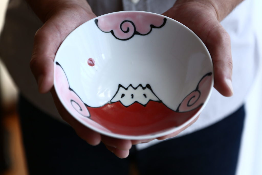 赤富士が印象的な茶碗