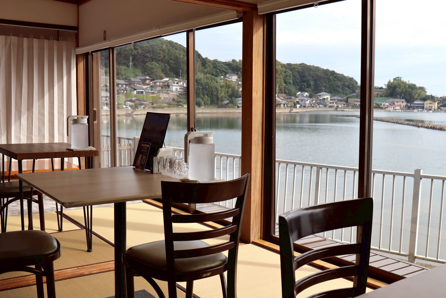 六花六歌　店内